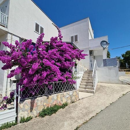 Maslenica-Bougainvillea 외부 사진