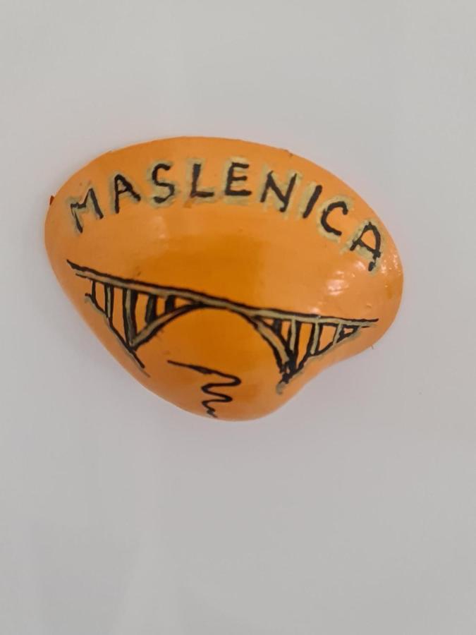 Maslenica-Bougainvillea 외부 사진